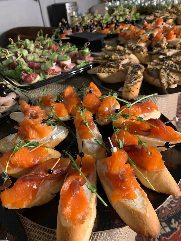 Брускетта с мясом