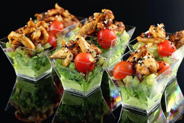 ЦЕЗАРЬ С КУРИЦЕЙ