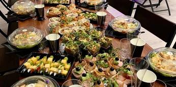 Недорогой фуршетный сет с горячими закусками на 10 персон